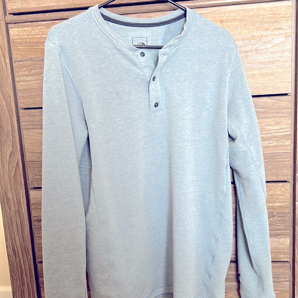 North Face Henley size small worn 1x